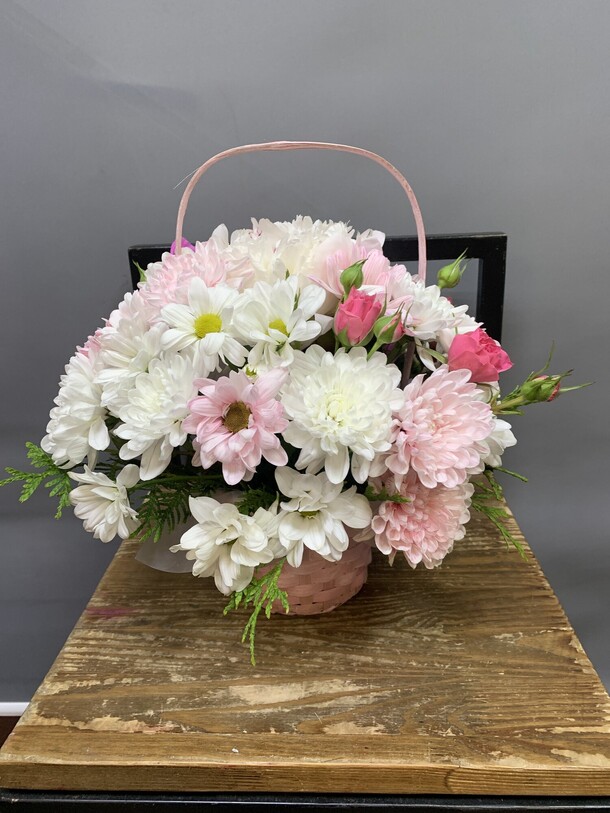 Корзина с цветами летнее утро, артикул F1431965 - 4719 рублей, доставка по городу. Flawery - доставка цветов