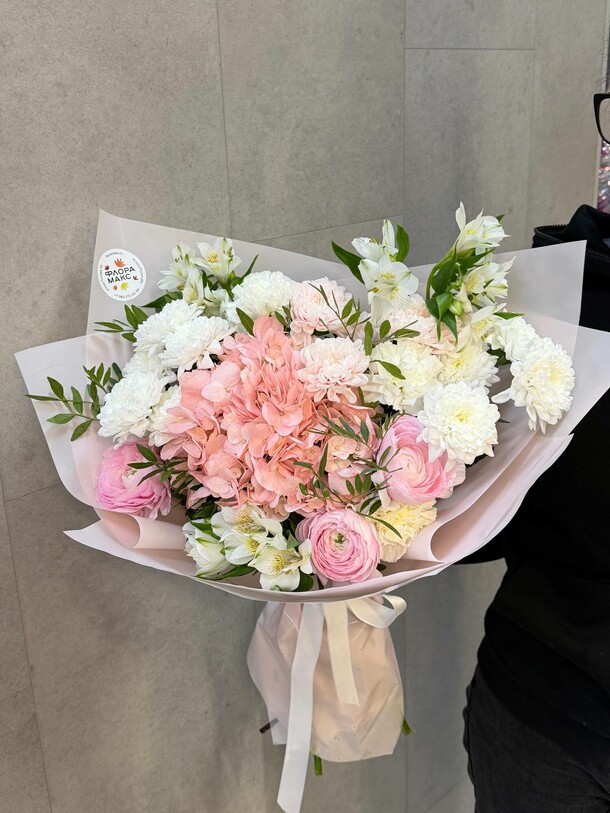 Букет, артикул F1502228 - 10890 рублей, доставка по городу. Flawery - доставка цветов