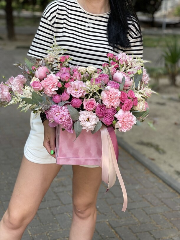 Фея цветов, артикул F1071505 - 18060 рублей, доставка по городу. Flawery - доставка цветов