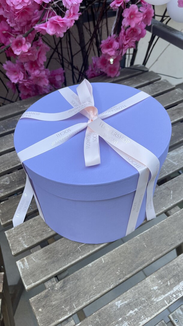 Коробка со сладостями, артикул F1090529 - 10000 рублей, доставка по городу. Flawery - доставка цветов