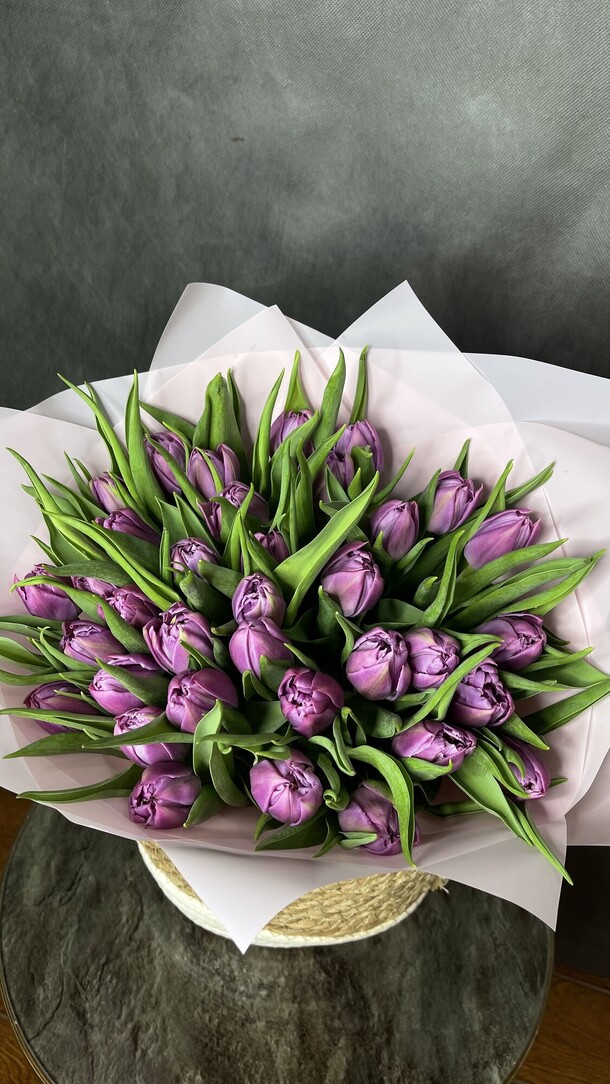 35 тюльпанов, артикул F1100589 - 9050 рублей, доставка по городу. Flawery - доставка цветов