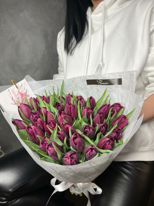 37 тюльпанов, артикул F1104045 - 9990 рублей, доставка по городу. Flawery - доставка цветов