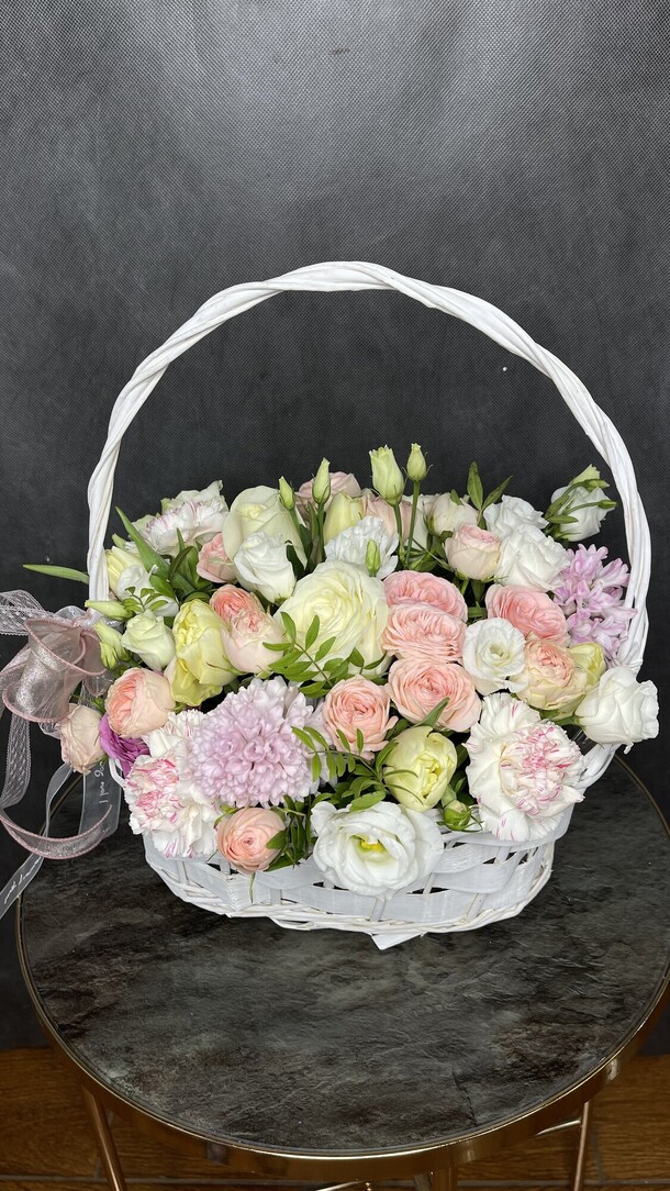 Корзинка нежности, артикул F1104057 - 14800 рублей, доставка по городу. Flawery - доставка цветов