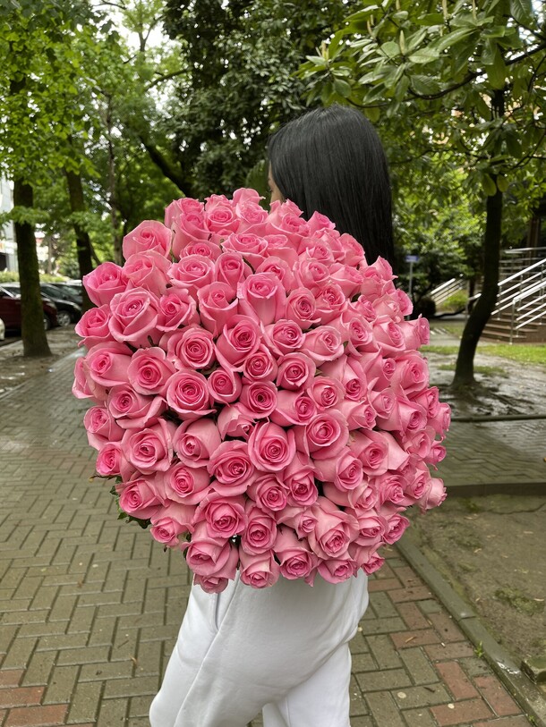 101 розовая роза, артикул F1117592 - 23000 рублей, доставка по городу. Flawery - доставка цветов