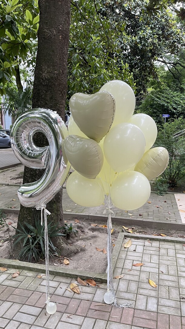 Связка шаров, артикул F1121445 - 4300 рублей, доставка по городу. Flawery - доставка цветов