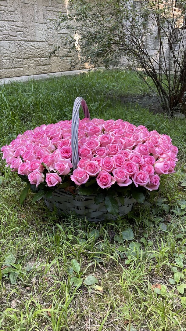 161 роза в корзине, артикул F1132837 - 42200 рублей, доставка по городу. Flawery - доставка цветов