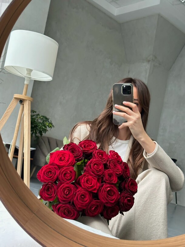 Красные розы, артикул F1169817 - 5450 рублей, доставка по городу. Flawery - доставка цветов