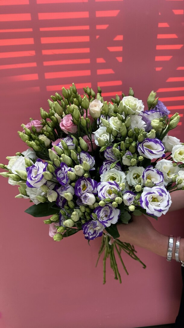 21 лизиантус, артикул F1279733 - 12600 рублей, доставка по городу. Flawery - доставка цветов