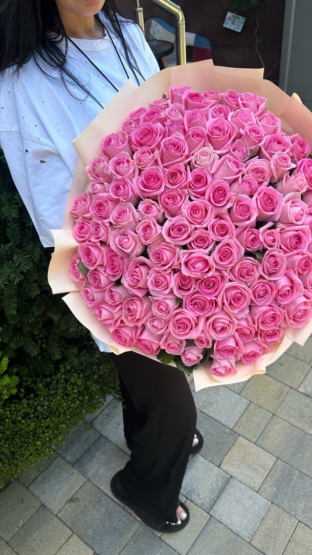 151 роза, артикул F1290282 - 51800 рублей, доставка по городу. Flawery - доставка цветов