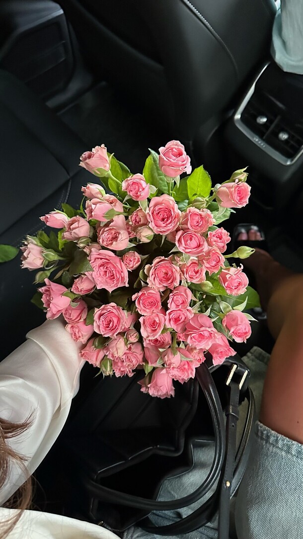 15 кустовых пионовидных роз, артикул F1306663 - 6750 рублей, доставка по городу. Flawery - доставка цветов