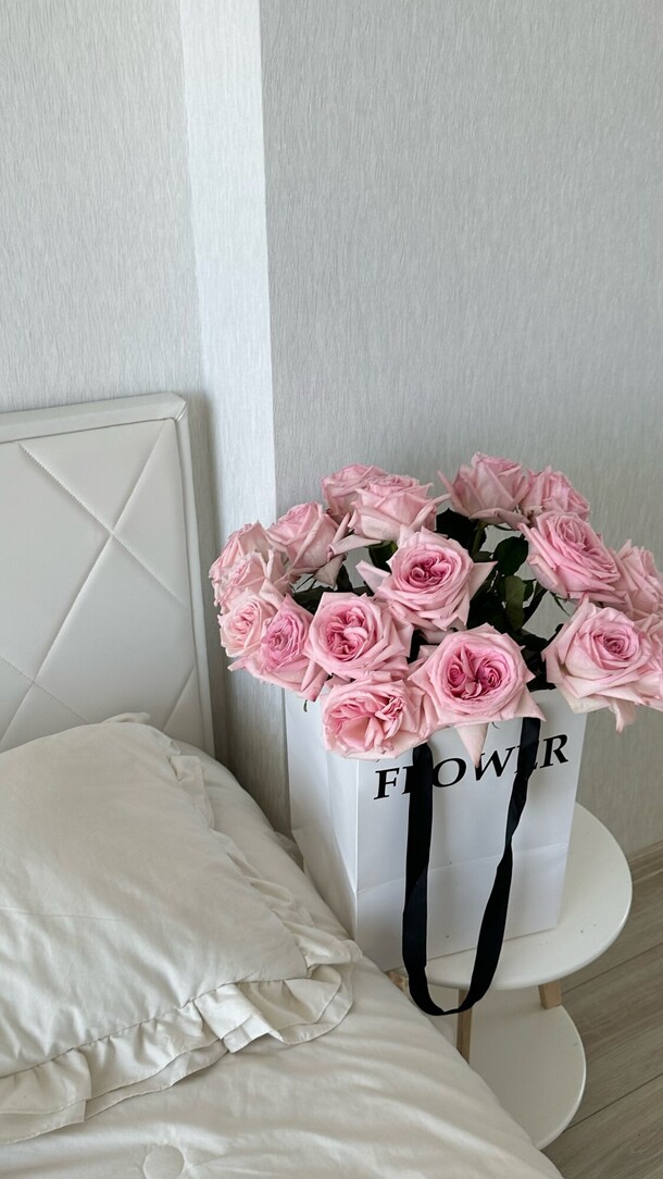 15 пионовидных роз, артикул F1311035 - 8000 рублей, доставка по городу. Flawery - доставка цветов