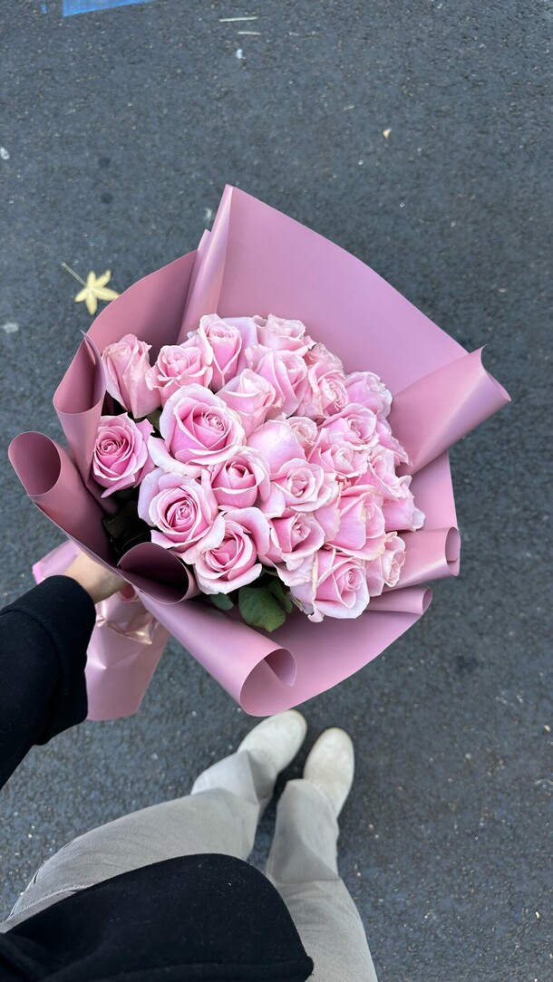25 розовых роз, артикул F1399802 - 6250 рублей, доставка по городу. Flawery - доставка цветов