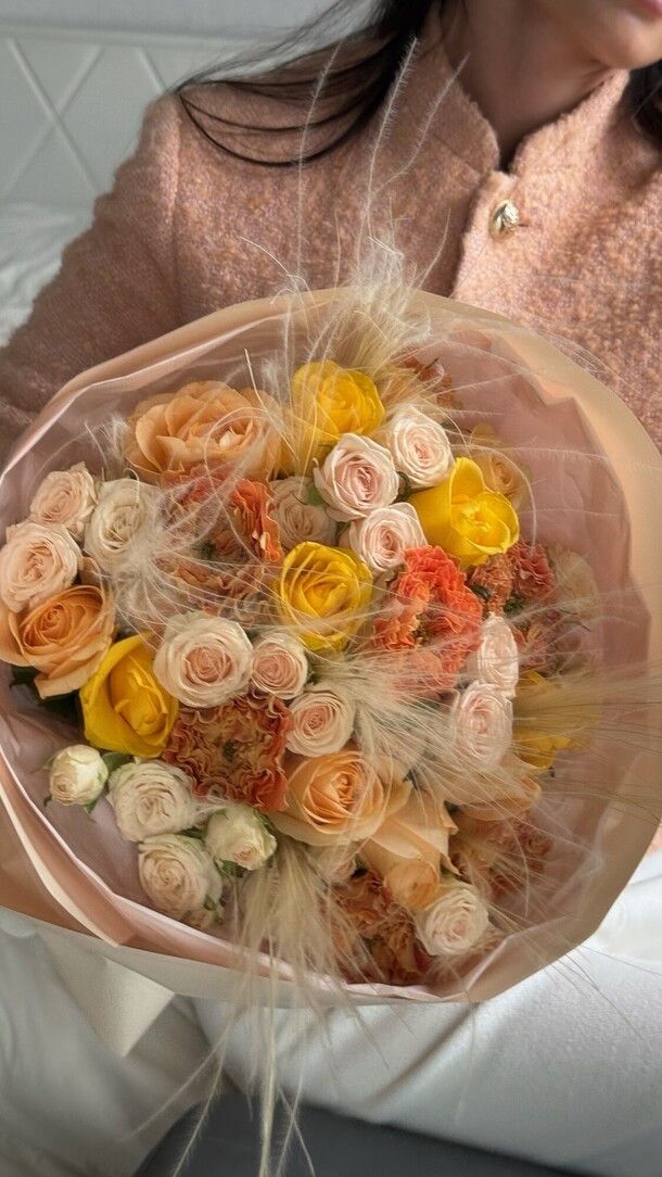 Букет в желтых тоннах, артикул F1405185 - 8900 рублей, доставка по городу. Flawery - доставка цветов