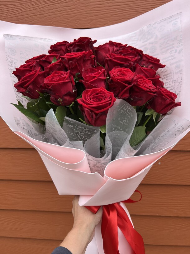 25 красных роз, артикул F1204354 - 5445 рублей, доставка по городу. Flawery - доставка цветов