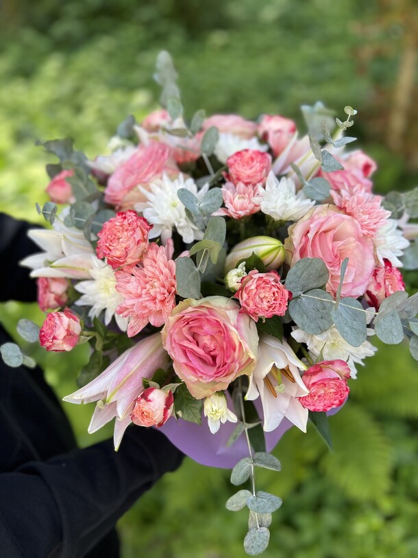 Цветы в коробке, артикул F1213595 - 7200 рублей, доставка по городу. Flawery - доставка цветов