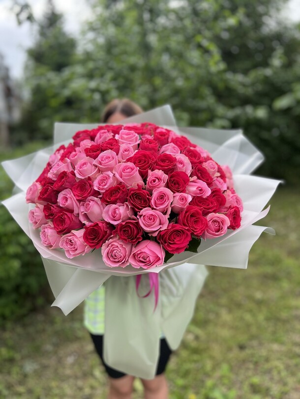 Букет из 101 розы, артикул F1444453 - 17618 рублей, доставка по городу. Flawery - доставка цветов