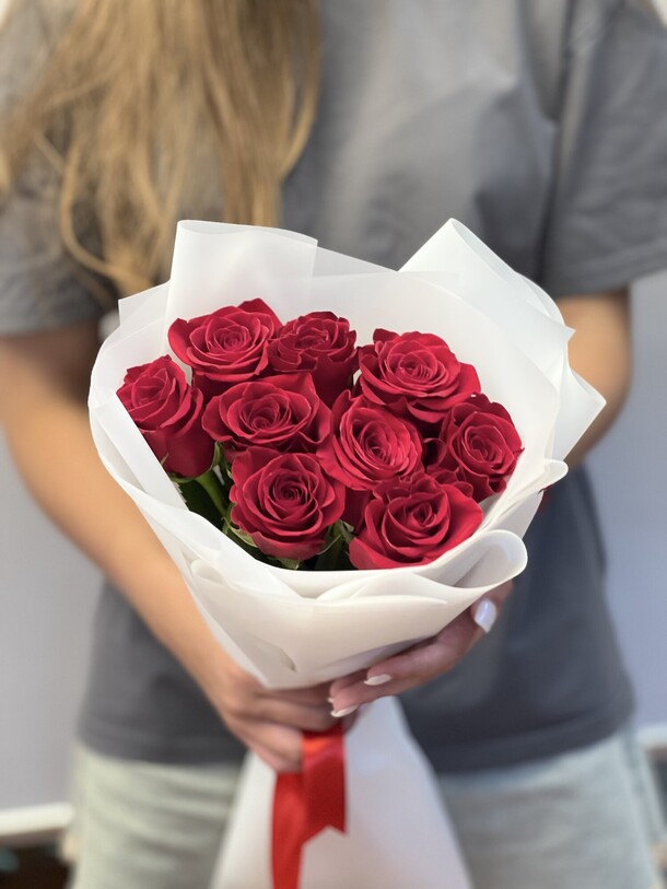 Букет из 9 красных роз, артикул F1444580 - 2360 рублей, доставка по городу. Flawery - доставка цветов