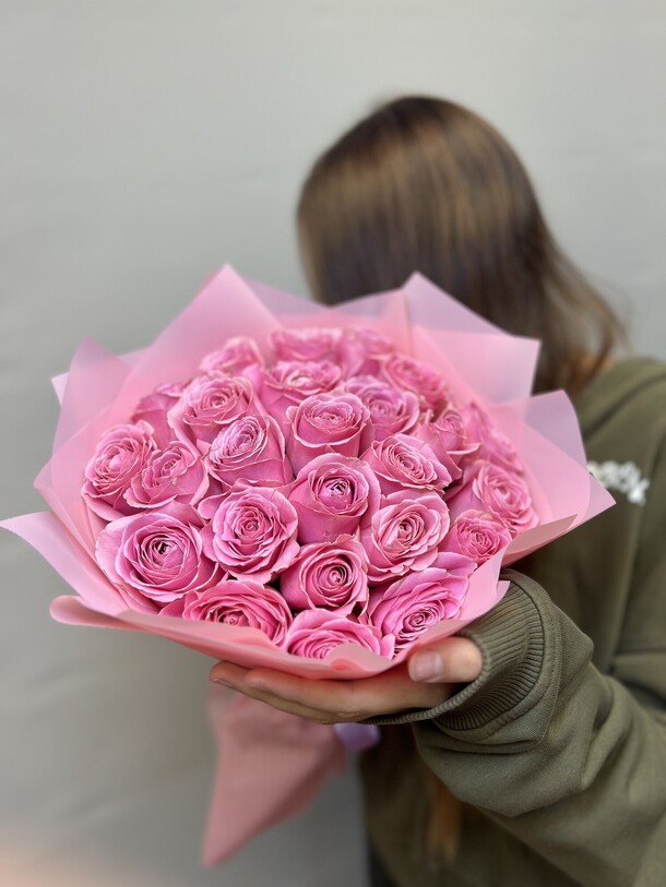 25 розовых роз, артикул F1452195 - 4840 рублей, доставка по городу. Flawery - доставка цветов