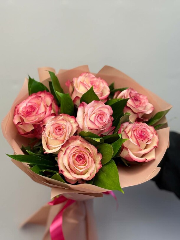 Букет из 7 розовых роз, артикул F1452277 - 2360 рублей, доставка по городу. Flawery - доставка цветов