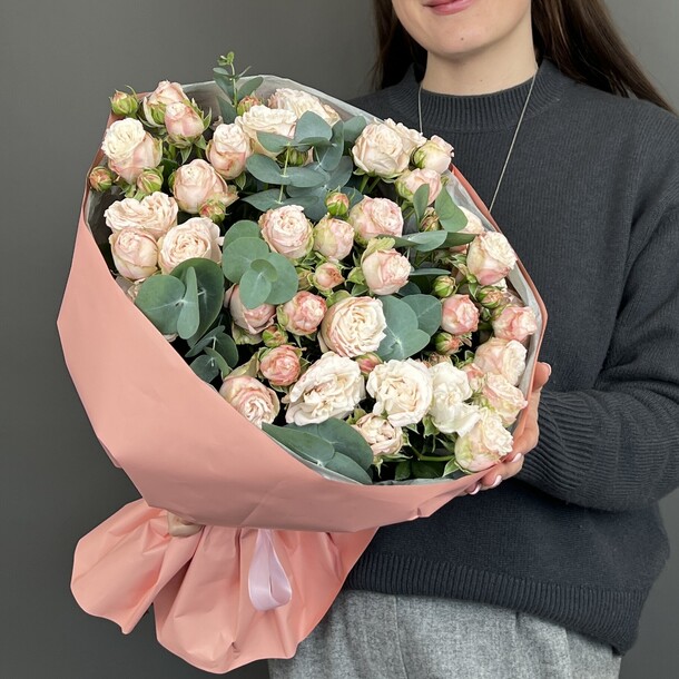 Пионовидные розы бомбастик, артикул F1259610 - 8800 рублей, доставка по городу. Flawery - доставка цветов