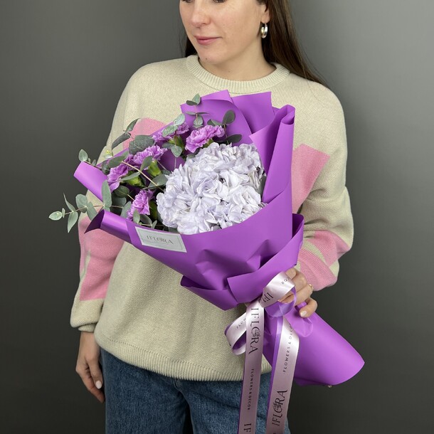 Букет из гортензии с диантусами, артикул F1267162 - 4400 рублей, доставка по городу. Flawery - доставка цветов