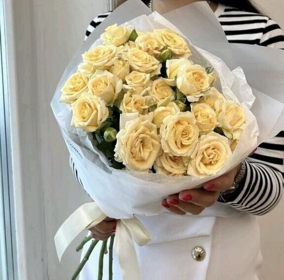 Кремовые кустовые розы салинеро, артикул F1283315 - 4100 рублей, доставка по городу. Flawery - доставка цветов