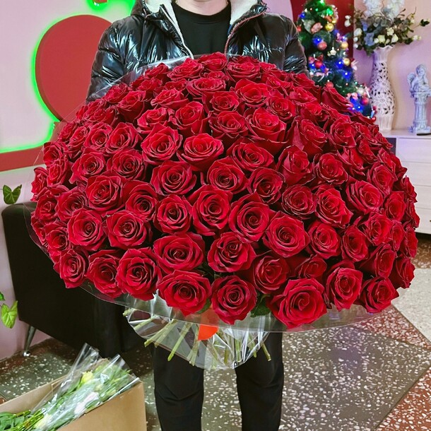 101 роза, артикул F1264561 - 29990 рублей, доставка по городу. Flawery - доставка цветов