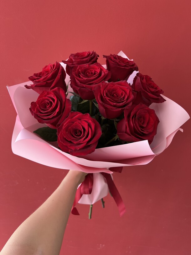 9 роз, артикул F1333343 - 3290 рублей, доставка по городу. Flawery - доставка цветов