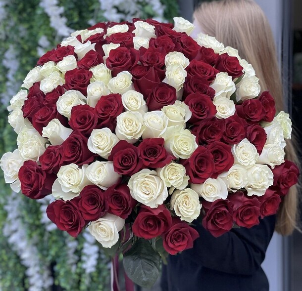 101 роза, артикул F1333356 - 29990 рублей, доставка по городу. Flawery - доставка цветов