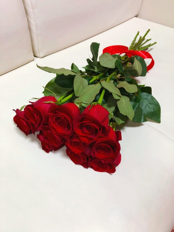 11 роз, артикул F30017 - 3590 рублей, доставка по городу. Flawery - доставка цветов