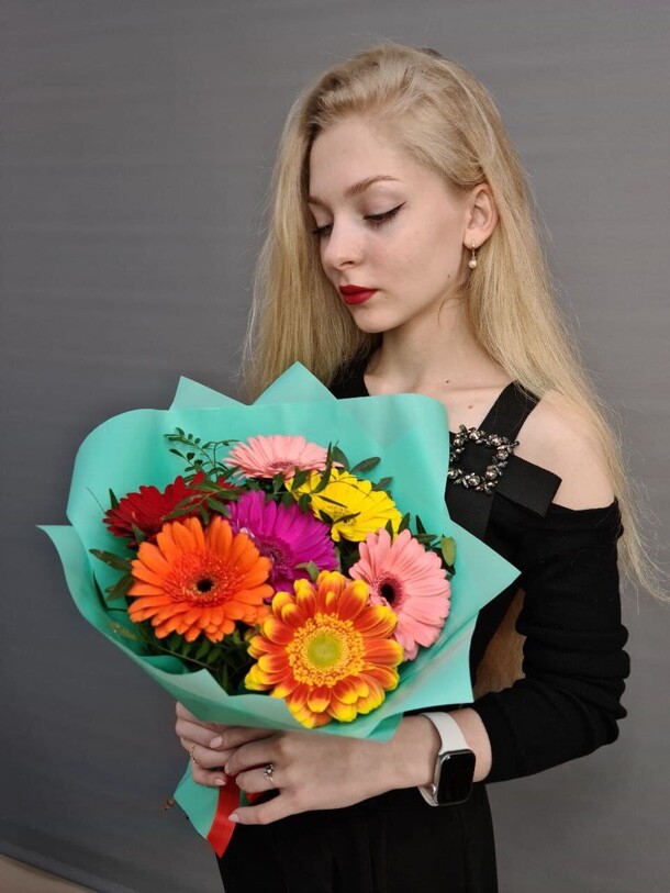 Букет галактика из гербер, артикул F1306842 - 3150 рублей, доставка по городу. Flawery - доставка цветов