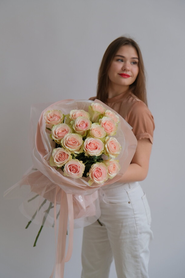 Букет нежная роза, артикул F1307579 - 5550 рублей, доставка по городу. Flawery - доставка цветов