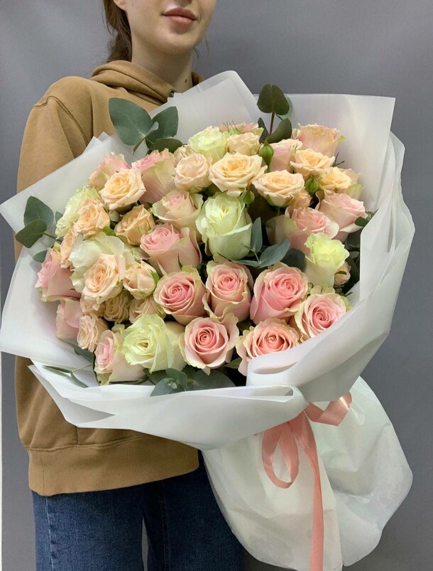 Мегабукет из роз, артикул F1372262 - 12950 рублей, доставка по городу. Flawery - доставка цветов