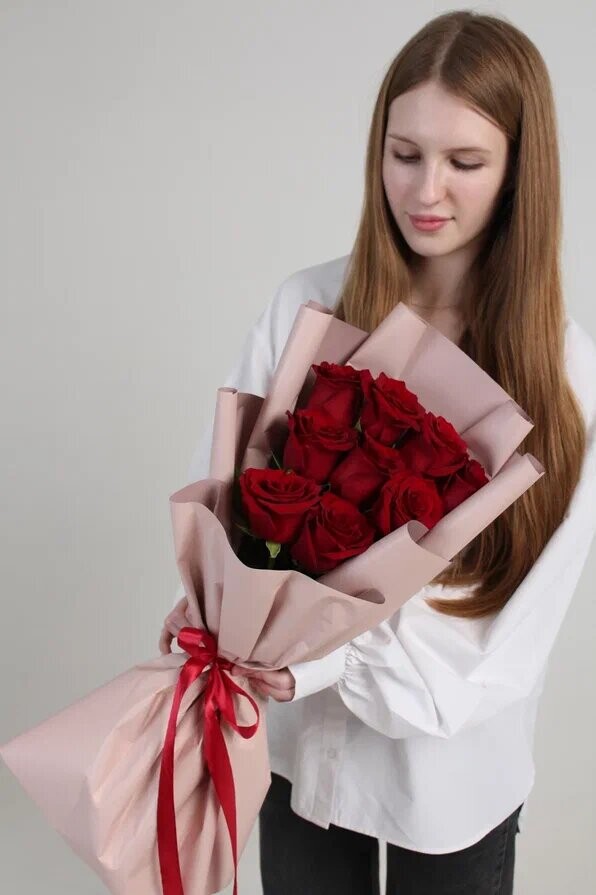 9 красных роз, артикул F1374663 - 3550 рублей, доставка по городу. Flawery - доставка цветов