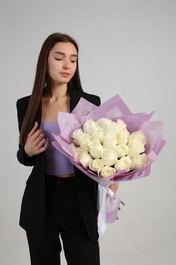 Белые розы, артикул F1374674 - 7650 рублей, доставка по городу. Flawery - доставка цветов