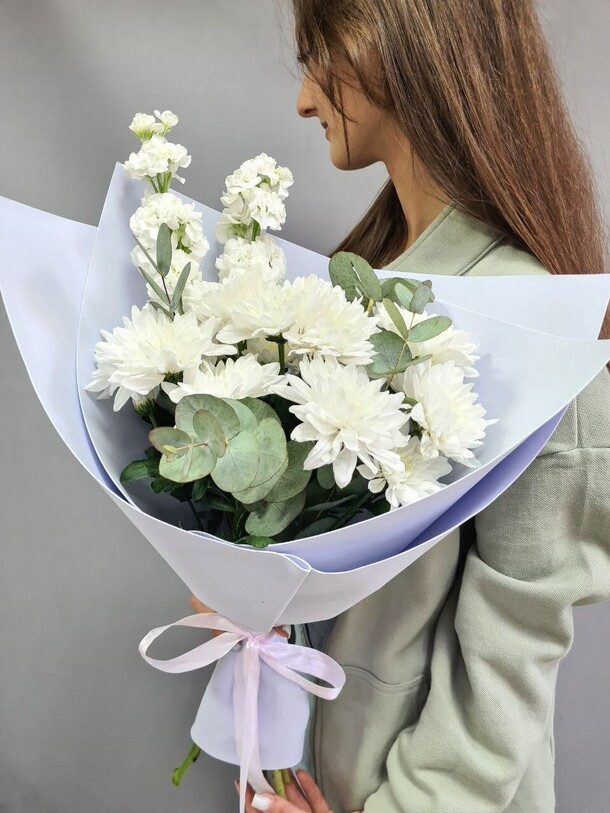 Букет с маттиолой, артикул F1425241 - 3250 рублей, доставка по городу. Flawery - доставка цветов