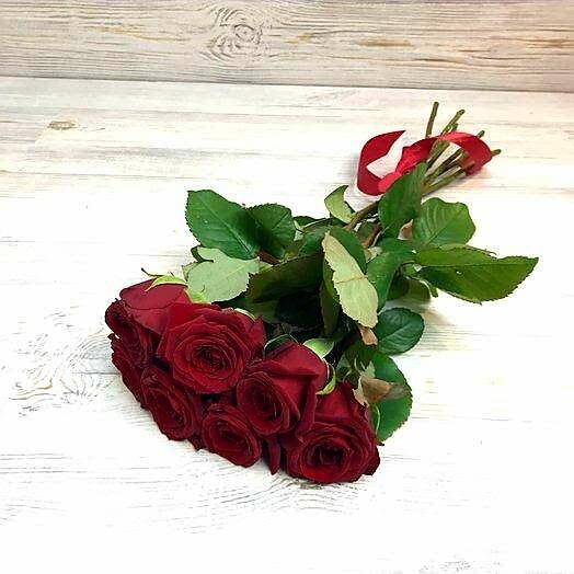 Классический букет из 7 роз, артикул F36630 - 2450 рублей, доставка по городу. Flawery - доставка цветов