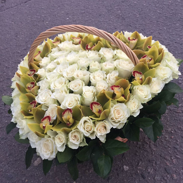 Сердце из роз и орхидей, артикул F10051 - 39000 рублей, доставка по городу. Flawery - доставка цветов