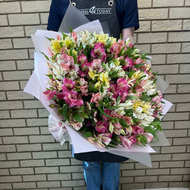 Букет альстроерий, артикул F1408864 - 12600 рублей, доставка по городу. Flawery - доставка цветов