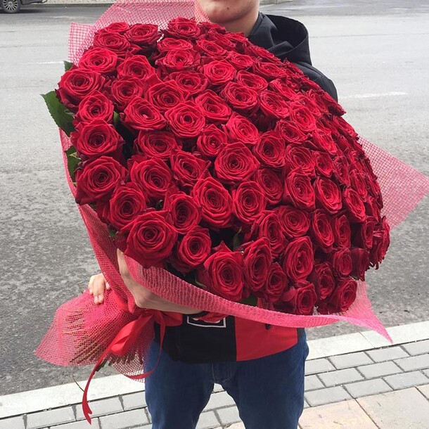 101 красная роза, артикул F31925 - 29990 рублей, доставка по городу. Flawery - доставка цветов