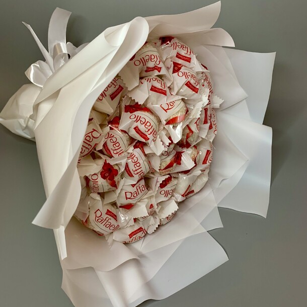 Букет из raffaello ❤️, артикул F1136304 - 3550 рублей, доставка по городу. Flawery - доставка цветов