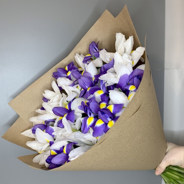 Ирисы микс 35💜, артикул F1208142 - 6380 рублей, доставка по городу. Flawery - доставка цветов