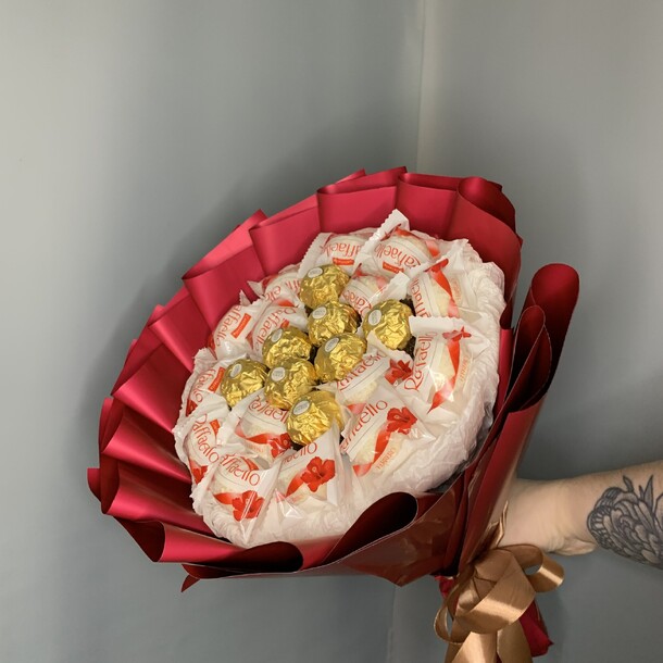 Букет ferrero rocher и raffaello ️, артикул F1339974 - 3990 рублей, доставка по городу. Flawery - доставка цветов