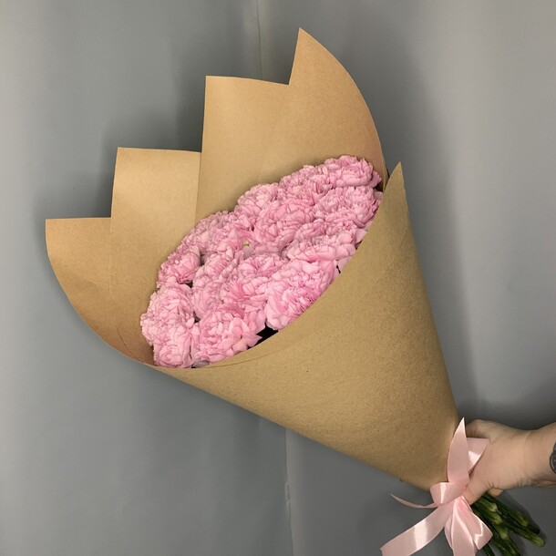 Розовые диантусы в крафте 💕, артикул F1364105 - 4530 рублей, доставка по городу. Flawery - доставка цветов