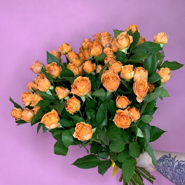 Оранжевые кустовые розы корал баблс 15, артикул F1537487 - 7700 рублей, доставка по городу. Flawery - доставка цветов