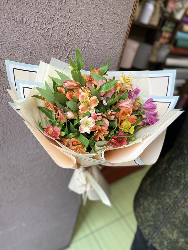 Альстромерии, артикул F1109397 - 5200 рублей, доставка по городу. Flawery - доставка цветов