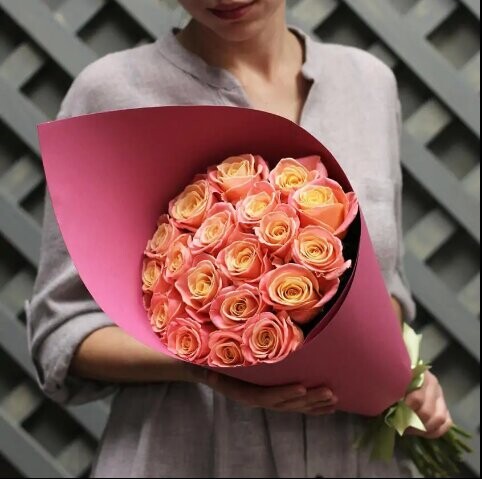 17 роз в упаковке, артикул F1124216 - 4350 рублей, доставка по городу. Flawery - доставка цветов