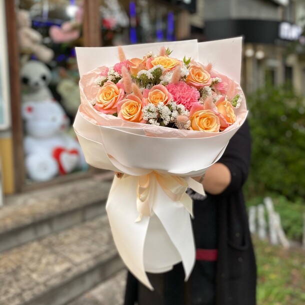 Авторский букет, артикул F1136309 - 5478 рублей, доставка по городу. Flawery - доставка цветов