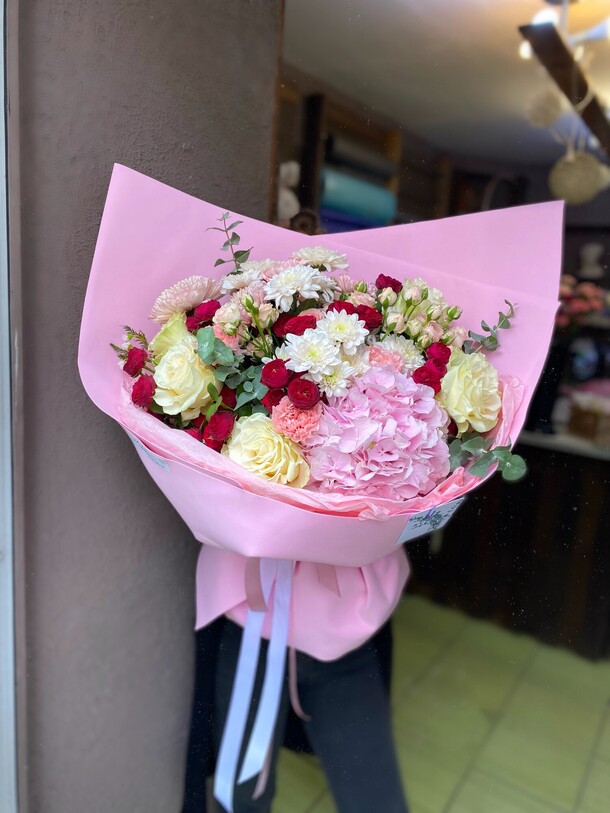 Нежный букет с гортензией, артикул F1140227 - 19600 рублей, доставка по городу. Flawery - доставка цветов