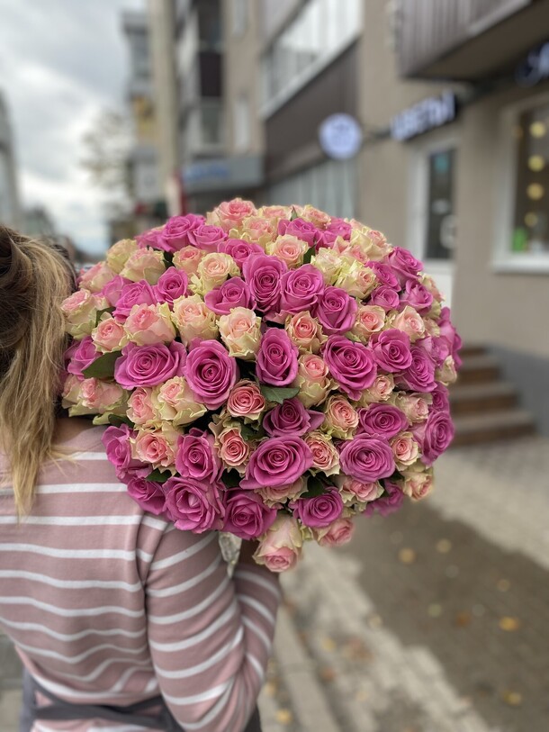 101 роза микс, артикул F1144178 - 17100 рублей, доставка по городу. Flawery - доставка цветов